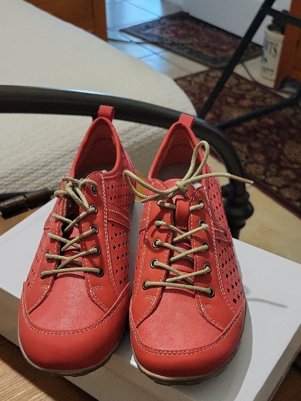 Northstyle Women’s Casual Red Lace-Up Leather Sneakers
